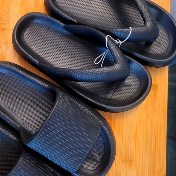 Womens Sootheeze slides and flip flops, a lot of 2! - Picture 1 of 8